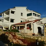 In With Balcony, Air Condition, Wifi, Washing Machine * Vinišće