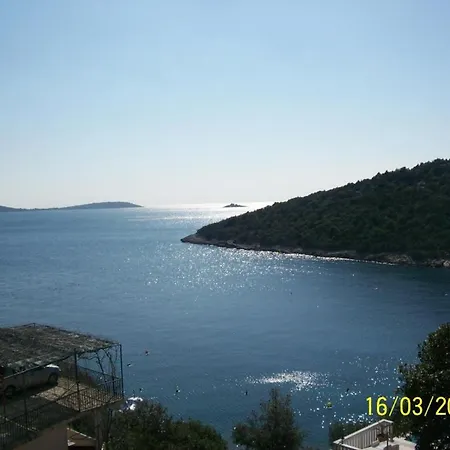 In With Balcony, Air Condition, Wifi, Washing Machine Apartament Vinišće