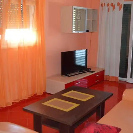 In With Balcony, Air Condition, Wifi, Washing Machine Apartment