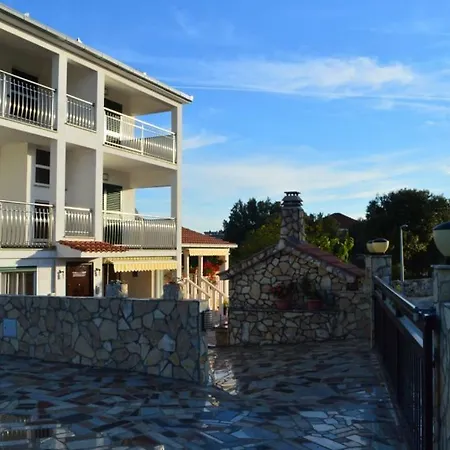 In With Balcony, Air Condition, Wifi, Washing Machine * Vinišće
