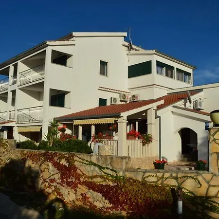 In With Balcony, Air Condition, Wifi, Washing Machine * Vinišće
