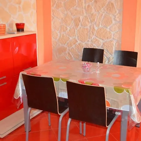 In With Balcony, Air Condition, Wifi, Washing Machine *