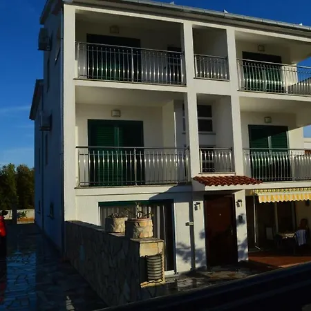 In With Balcony, Air Condition, Wifi, Washing Machine * Vinišće