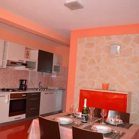 In With Balcony, Air Condition, Wifi, Washing Machine *